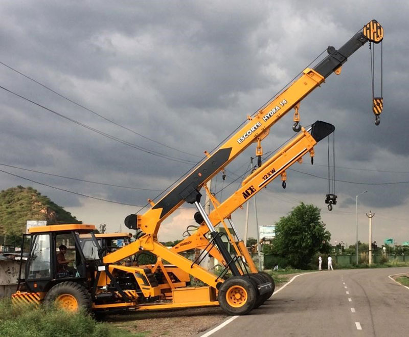 Two New hydraulic crane in our arsenal